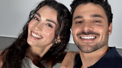 Halit Özgür Sarı ve Özge Yağız Cannes’ta Mipcom TV Fuarı