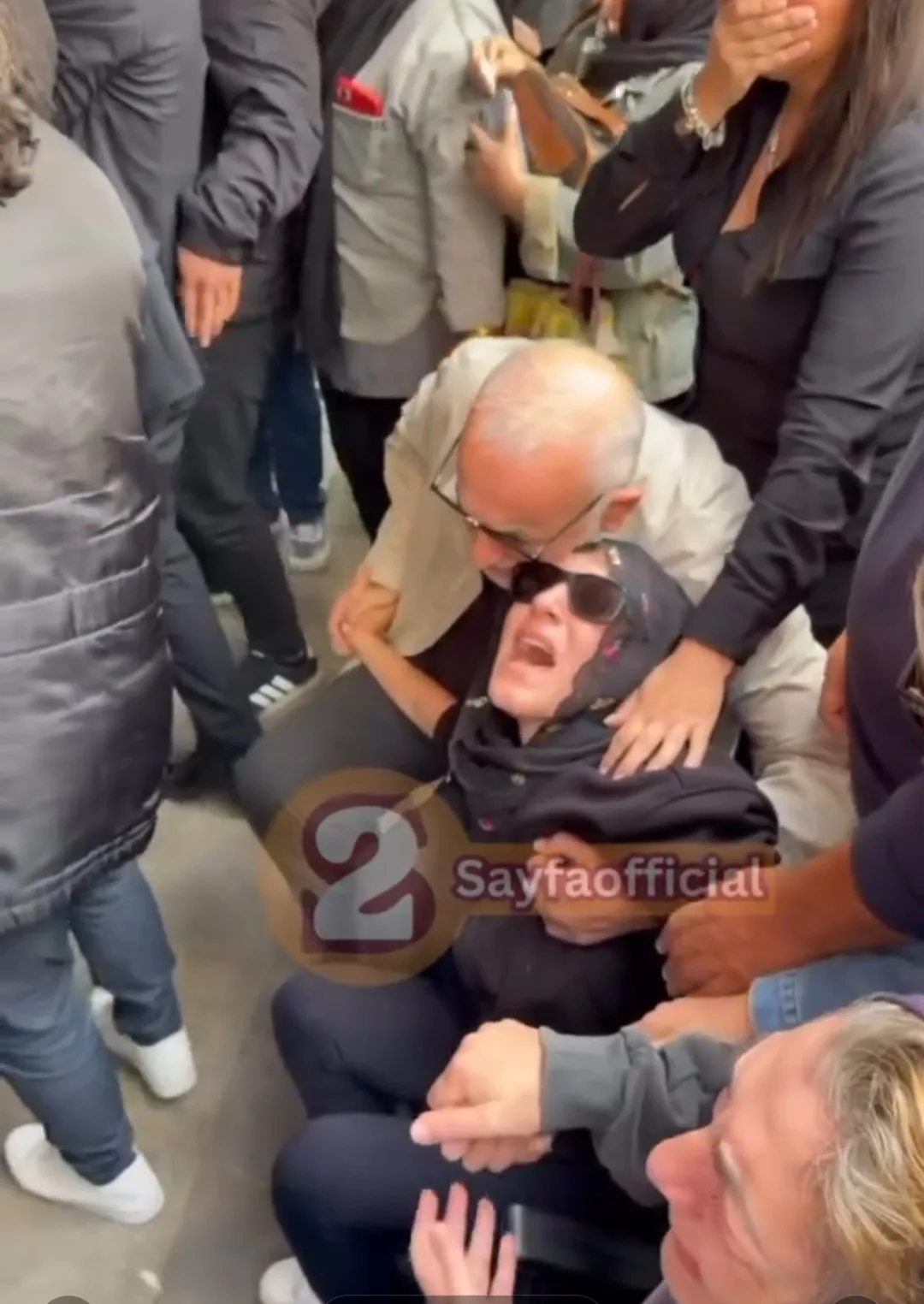 Şarkıcı Güllü, Çınarcık’taki Evinden Düşerek Hayatını Kaybetti Ünlü şarkıcı Güllü,