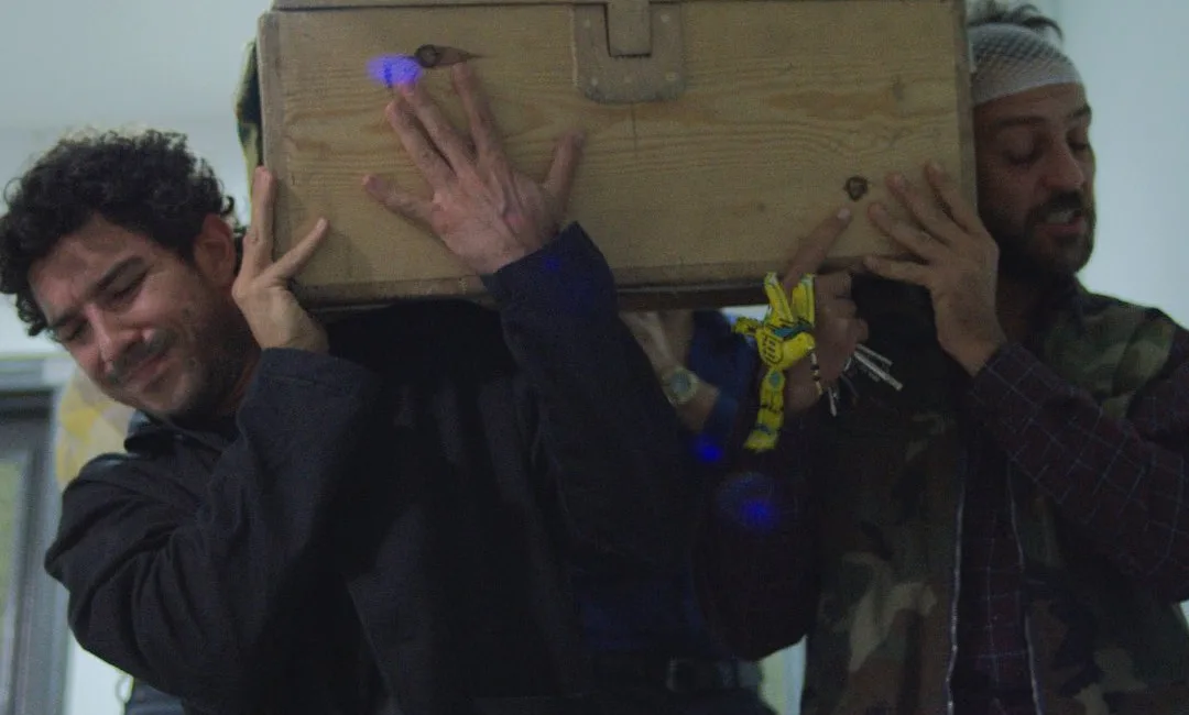 İyi Bir Aile Değiliz Filminin Oyuncuları Oyunculuk Şovu Yapıyor Haki