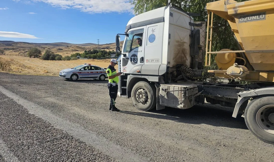 Yozgat İl Jandarma Komutanlığı, trafik güvenliğini artırmak amacıyla yük ve