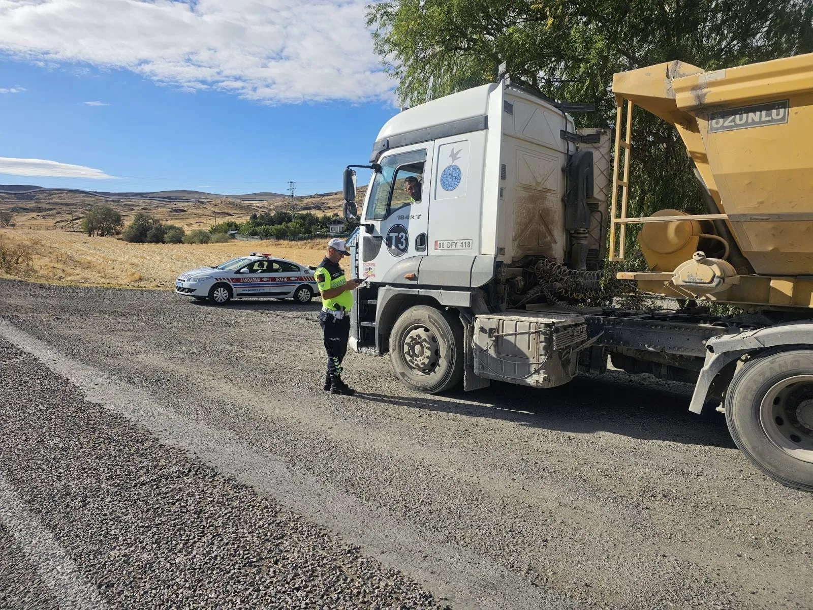 Yozgat İl Jandarma Komutanlığı, trafik güvenliğini artırmak amacıyla yük ve