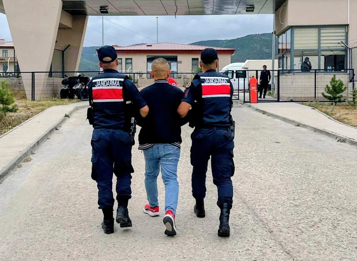 Yozgat’ın Akdağmadeni ilçesinde İlçe Jandarma Komutanlığı ekipleri tarafından aranan şahısların