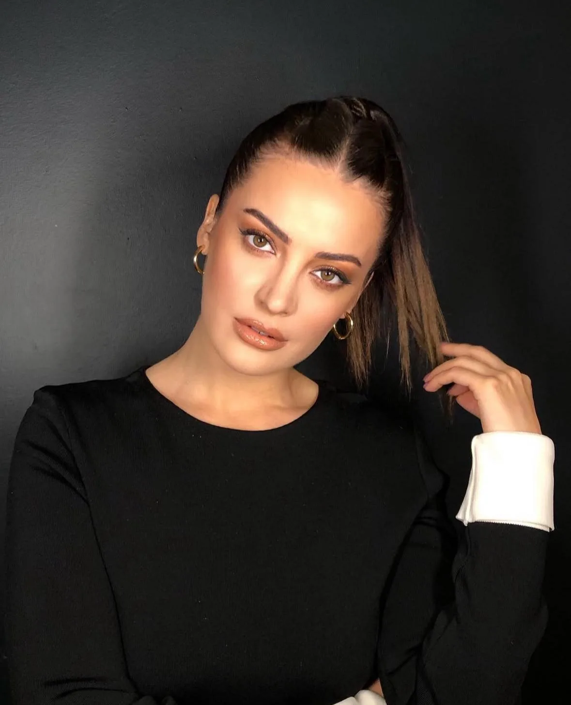İrem Sak, yakın dostları Giray Altınok ile Kerem Özdoğan’ın yeni filmine renk