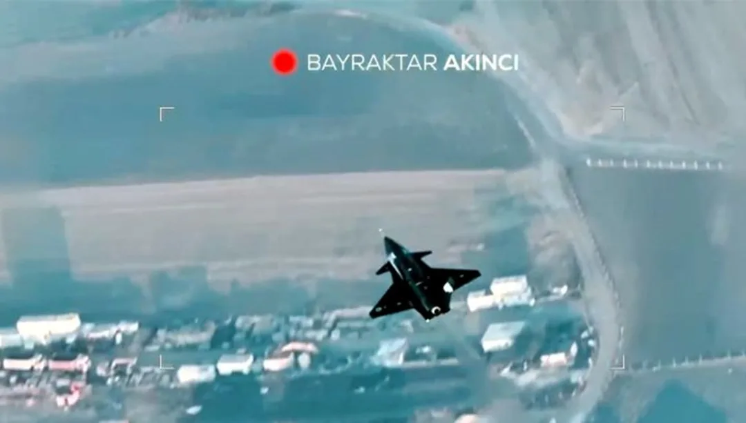 Türkiye’nin ilk insansız savaş uçağı Bayraktar KIZILELMA PT-4, agresif tırmanış