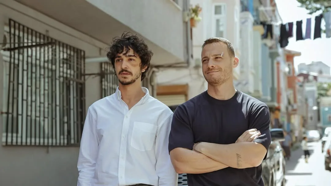 Çarpıntı Dizisinin Yeni Bölümünde Kerem Bürsin ve Gürberk Polat Arasındaki