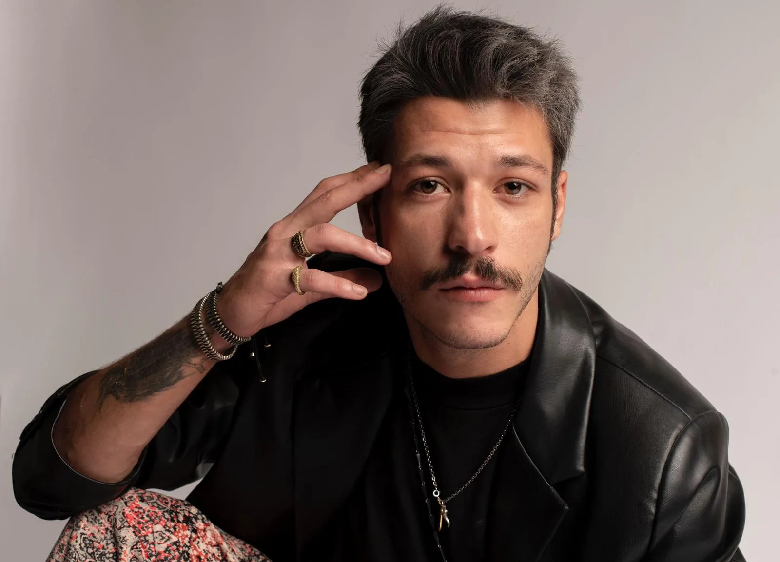 Kubilay Aka, Serdar Ortaç’ı Canlandırmayacak Kubilay Aka, sosyal medyada dolaşan