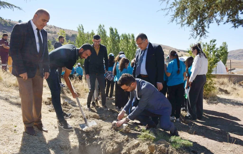 Yozgat'ta düzenlenen "Yeşil Vatan-Benim Okulum Geleceğe Çare" etkinlikleri kapsamında İl