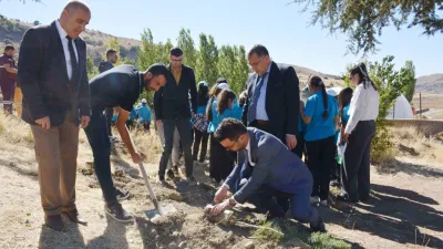 Yozgat'ta düzenlenen "Yeşil Vatan-Benim Okulum Geleceğe Çare" etkinlikleri kapsamında İl