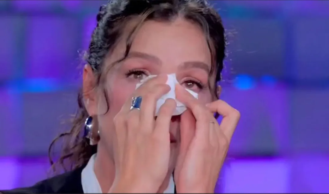 Özge Özprinçci, Canal5’te Duygusal Anlar Yaşadı Ünlü oyuncu Özge Özprinçci,