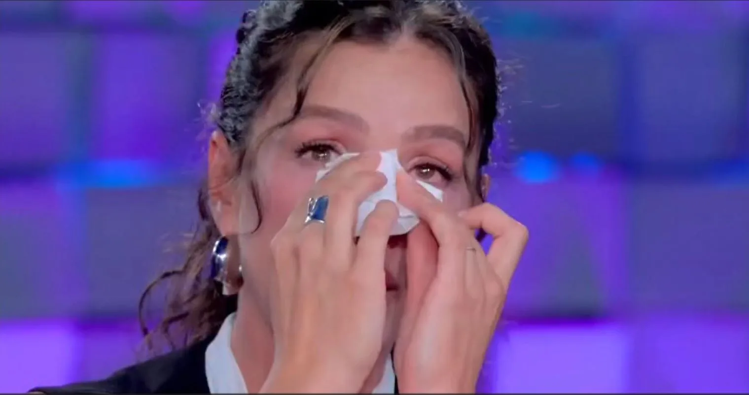 Özge Özprinçci, Canal5’te Duygusal Anlar Yaşadı Ünlü oyuncu Özge Özprinçci,