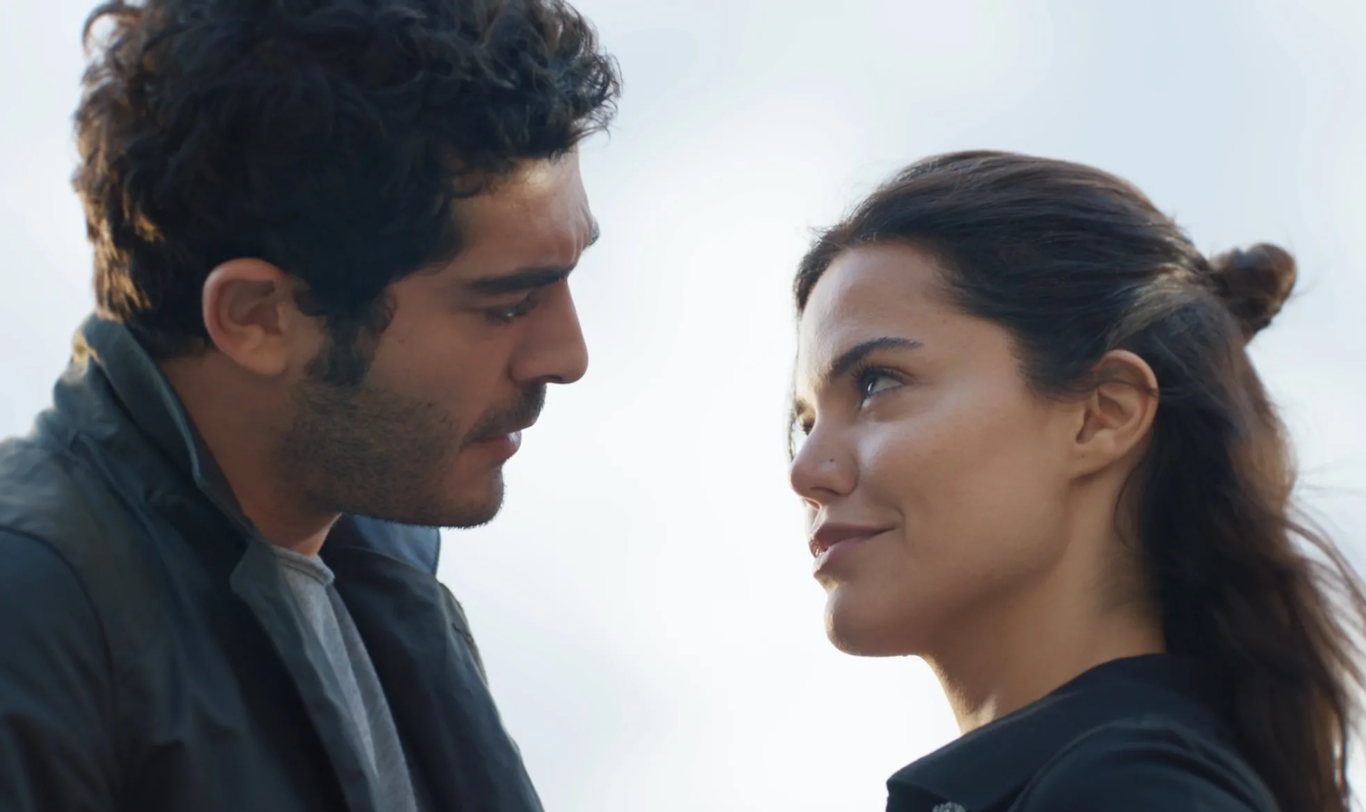 Hilal Altınbilek ve Burak Deniz’in Başrolünde Olduğu Yeni Dizi 12