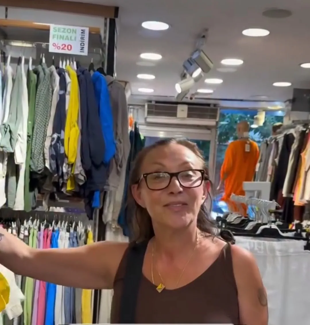 Güllü, Yalova’daki Evinden Düşerek Hayatını Kaybetti 52 yaşındaki ünlü şarkıcı