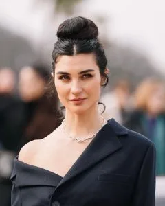 Tuba Büyüküstün, Derya Pınar Ak ve Seray Kaya’nın başrollerini üstlendiği