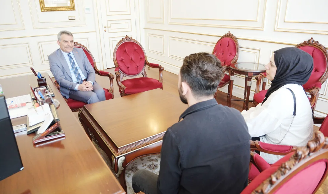 Yozgat Valisi Mehmet Ali Özkan, valilik makamında vatandaşlarla bir araya