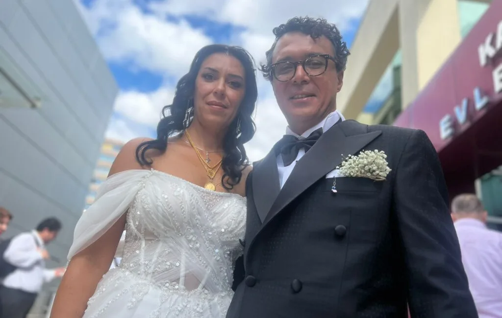 Cansu Fırıncı ve Sevgi Görgüç Evlendi! Ünlü oyuncu Cansu Fırıncı,