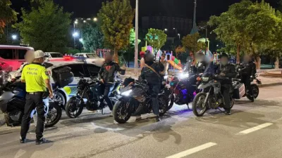 Yozgat İl Emniyet Müdürlüğü, kent genelinde gerçekleştirdiği uygulamalarda yüzlerce araç