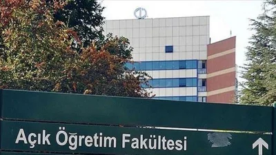 Anadolu Üniversitesi Açıköğretim Fakültesi, önlisans mezunlarına verdiği “tekniker” unvanıyla dikkat
