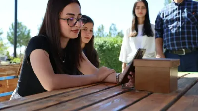 Yozgat Bozok Üniversitesi Boğazlıyan Meslek Yüksekokulu’nda, öğrenciler güneş enerjisiyle cep