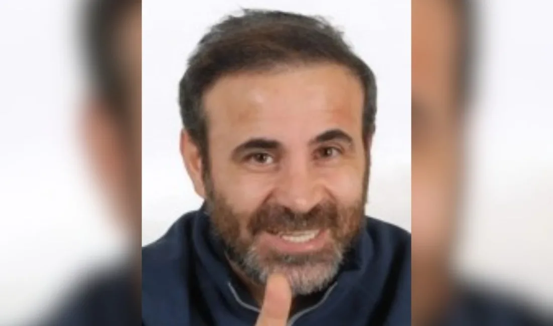 Oyuncu ve komedyen Egemen Şimşek, stand-up programında yaptığı konuşmalarla gündeme