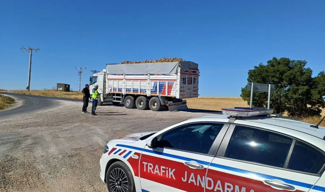 Yozgat Boğazlıyan’da, trafik jandarması yük taşımacılığı yapan araçları denetledi. Gabari