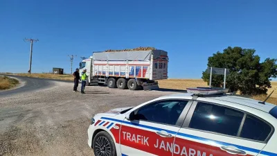 Yozgat Boğazlıyan’da, trafik jandarması yük taşımacılığı yapan araçları denetledi. Gabari