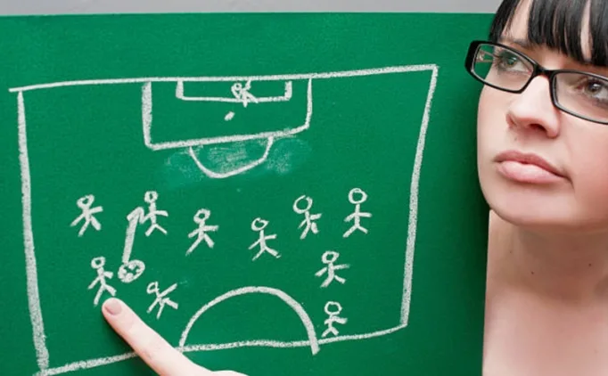 Futbolun temel kurallarından biri olan ofsayt, hem erkekler hem de