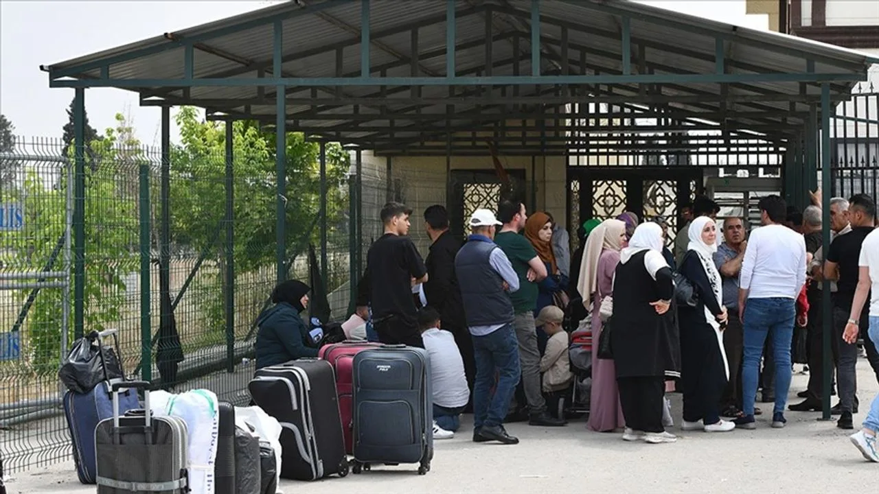 İçişleri Bakanı Ali Yerlikaya, Suriye'deki gelişmelerin ardından toplam 509 bin