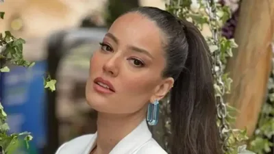 Ünlü oyuncu Pelin Akil, boşanmasının ardından menajeri Eser Küçükerol ile