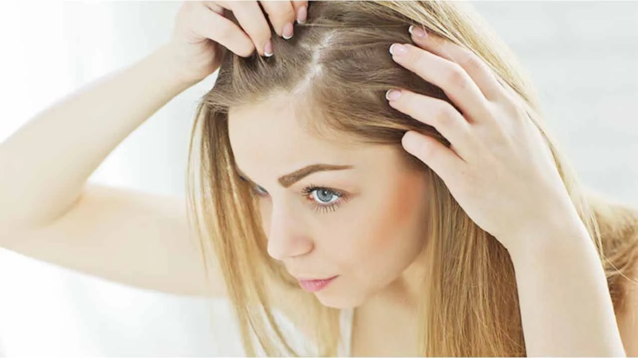 Transparan saç boyası, saçınıza doğal bir parlaklık kazandırırken zarar vermeyen