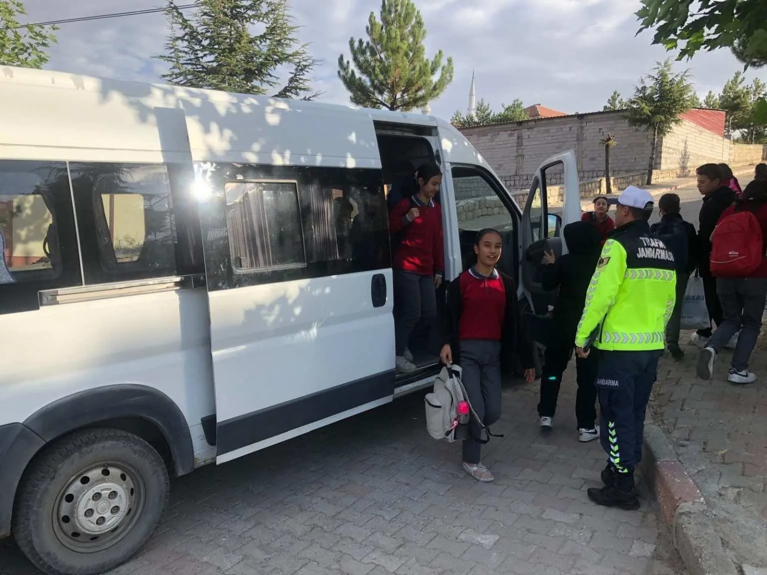 Yozgat'ta, İlçe Jandarma Komutanlıkları Trafik Jandarması ekipleri, okul servis araçları