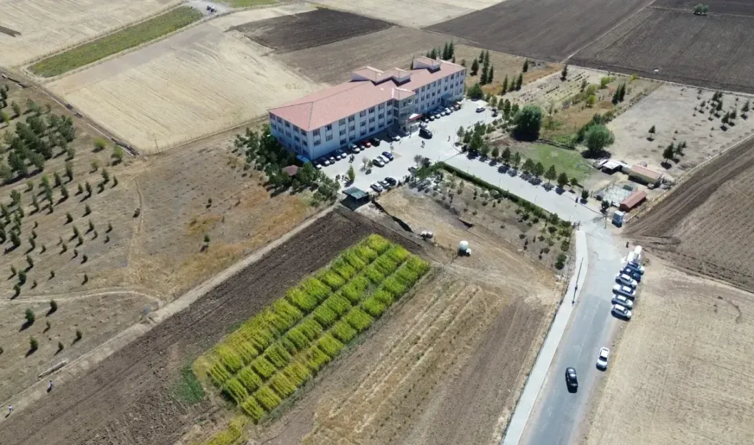 Yozgat Bozok Üniversitesi Boğazlıyan Meslek Yüksekokulu, eğitim faaliyetlerinin yanı sıra
