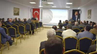 Yozgat'ta düzenlenen toplantıda, ilçe ve merkezdeki okul müdürlerine yeni Türkiye