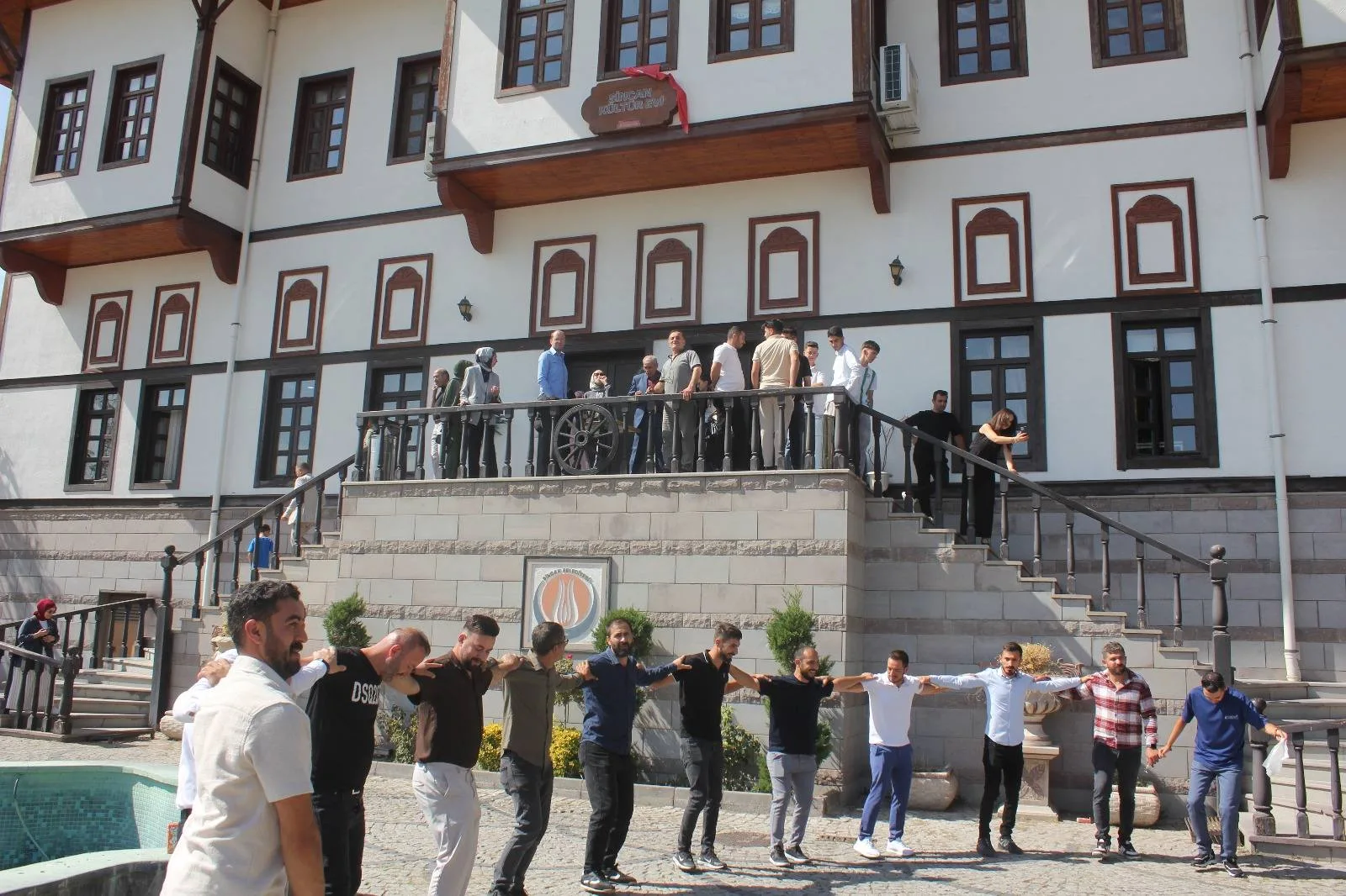 Akdağmadeni Örenkale Derneği, protokol üyelerini bir araya getiren bir kahvaltı