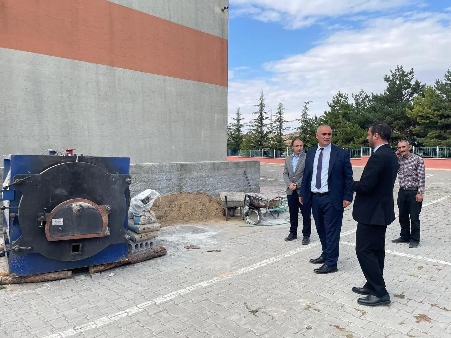 Saraykent’teki Necati Binekçi İmam Hatip Ortaokulu’nda devam eden doğalgaz dönüşüm