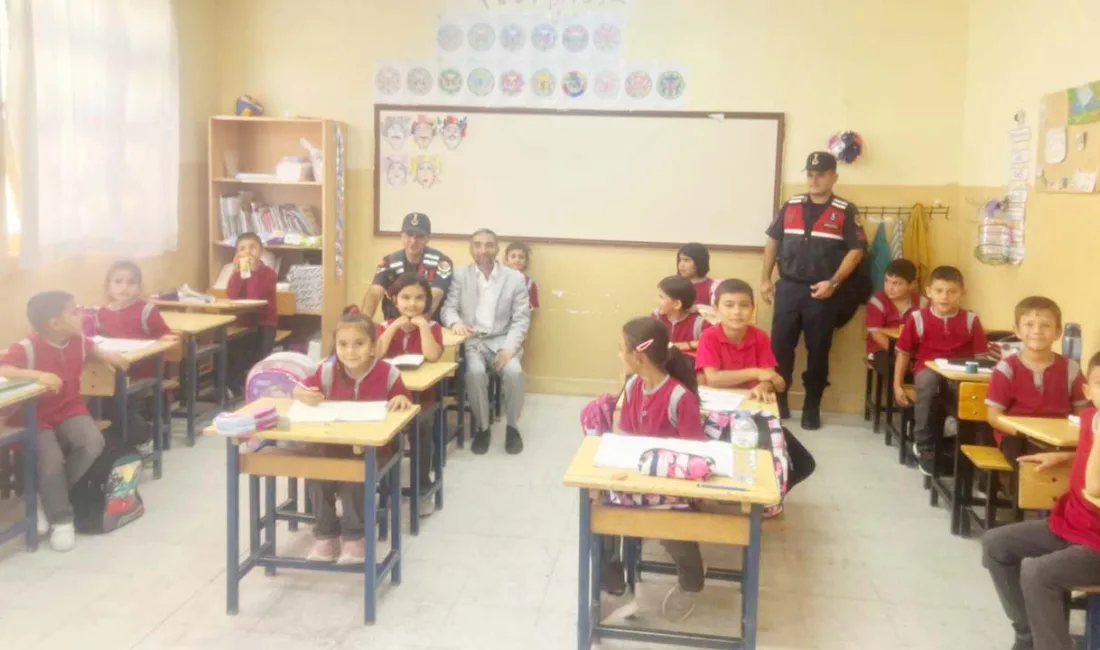 Kadışehri, Aydıncık ve Yenifakılı ilçelerinde jandarma ekipleri, öğrencilerin güvenliği için