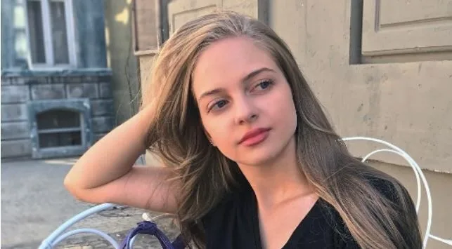 İpek Filiz Yazıcı, 6 Ekim 2001'de İstanbul'da doğdu. Kısa sürede