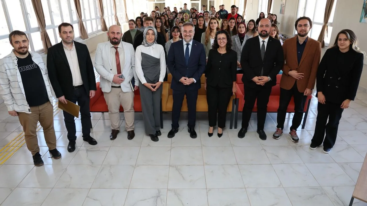 Yozgat Bozok Üniversitesi Rektörü Prof. Dr. Evren Yaşar, Fizyoterapi Yüksekokulu'ndaki