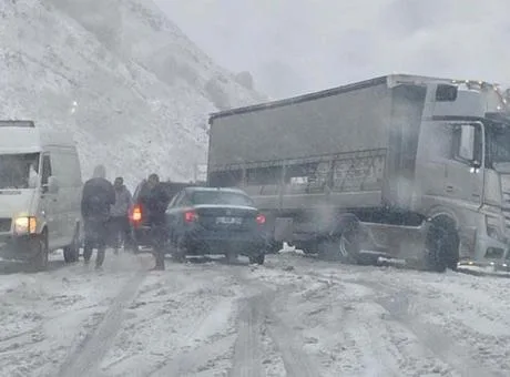 Yurdun büyük kesiminde beklenenden erken başlayan kar yağışı, birçok ilde