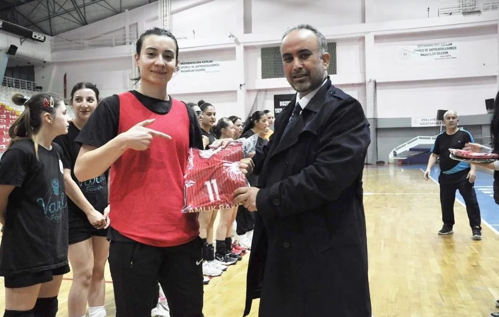 Yozgat Aile ve Sosyal Hizmetler İl Müdürlüğü'ne bağlı kız hentbol