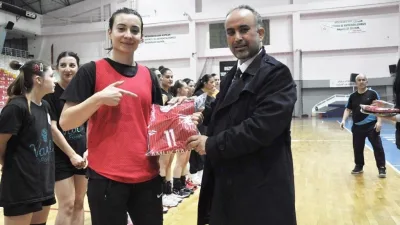 Yozgat Aile ve Sosyal Hizmetler İl Müdürlüğü'ne bağlı kız hentbol