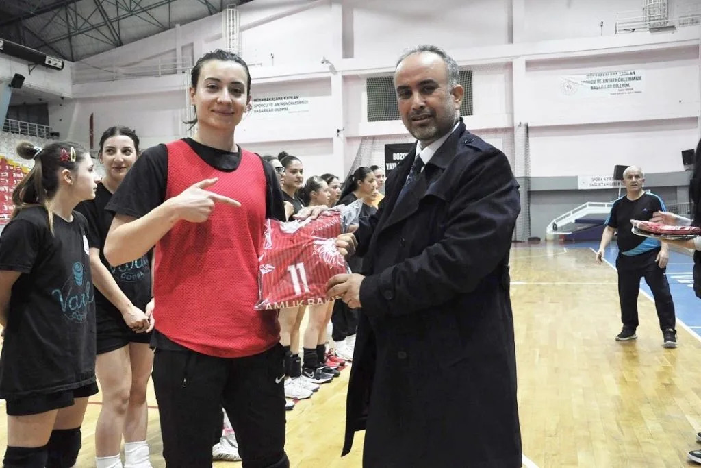 Yozgat Aile ve Sosyal Hizmetler İl Müdürlüğü'ne bağlı kız hentbol