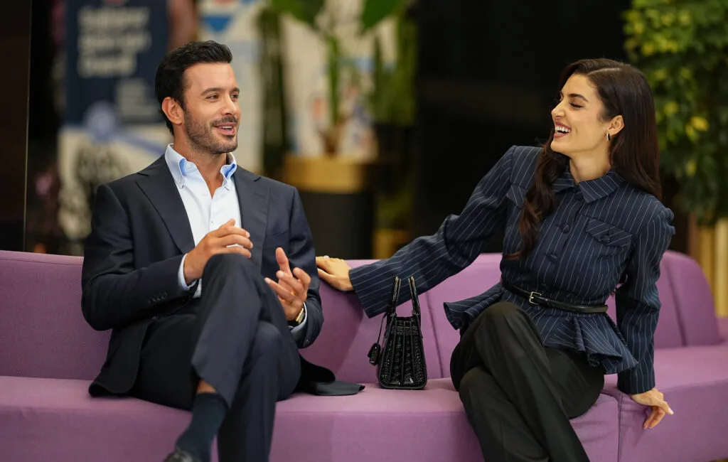 Aşk Ve Gözyaşı Dizisinin Başrol Oyuncuları Barış Arduç ve Hande