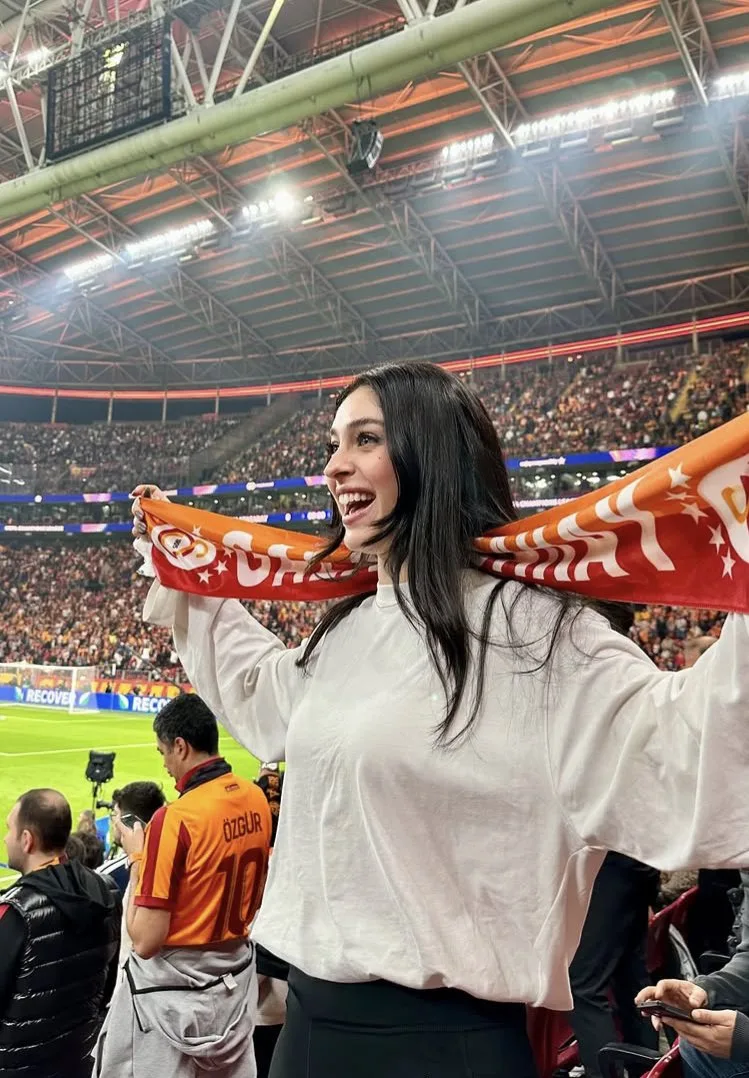Galatasaray ve Liverpool Taraftarları Arasında Sosyal Medya Tartışması Galatasaray ile