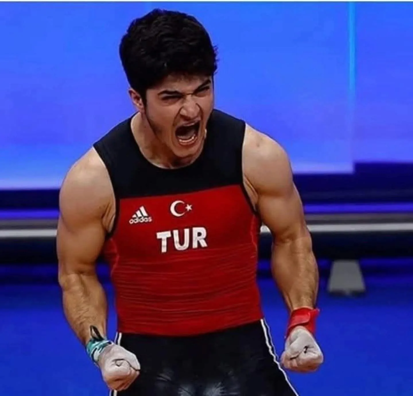 Yerköy'lü halterci Muhammed Furkan Özbek, Norveç'te düzenlenen Dünya Halter Şampiyonası'nda