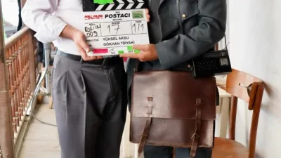“Bak Postacı Geliyor” Filminde Fikret Kuşkan ve Ozan Akbaba Başrolde