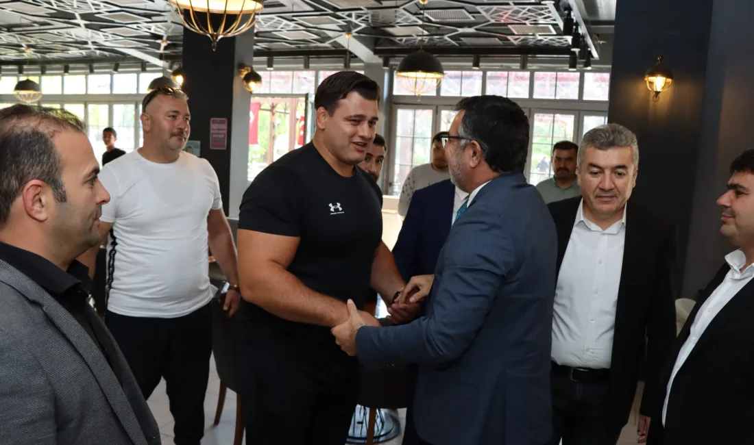 Milli güreşçi Rıza Kayaalp, Yerköy Belediye Başkanı Fatih Arslan ile