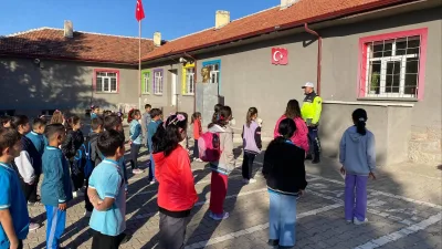 Boğazlıyan İlçe Jandarma Komutanlığı, Uzunlu Beldesi’ndeki ilkokul öğrencilerine trafik güvenliği