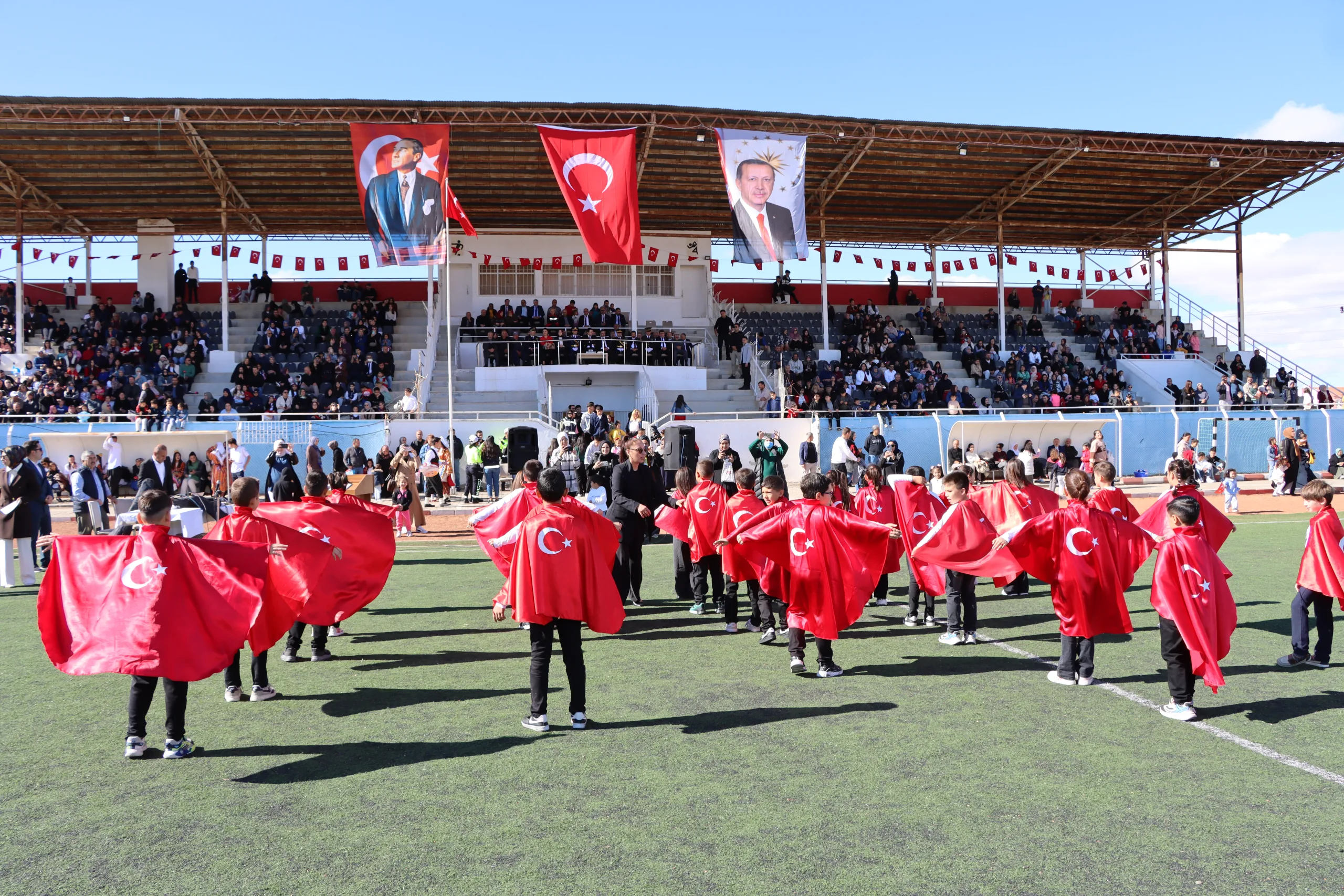 Yerköy’de Cumhuriyet’in 102. yılı büyük bir coşkuyla kutlandı. Yerköy Şehir