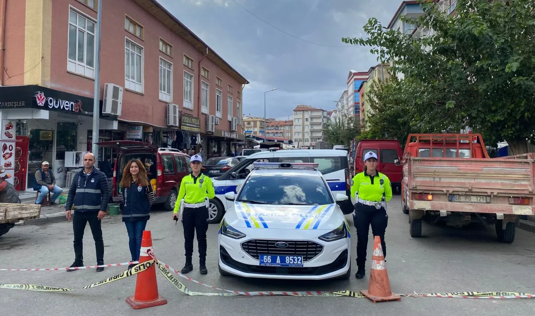 Yerköy İlçe Emniyet Müdürü Ümüt Balcı, kapalı pazar alanında esnaf