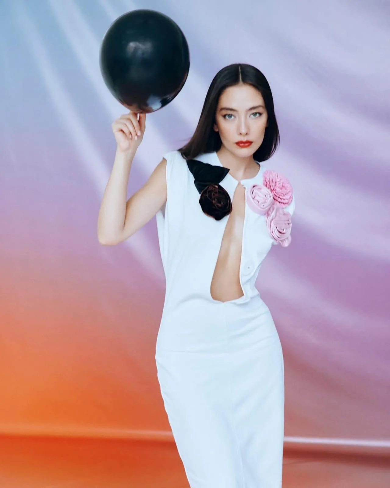 Neslihan Atagül Moda Markasının Yüzü Oldu Türk oyuncu Neslihan Atagül,